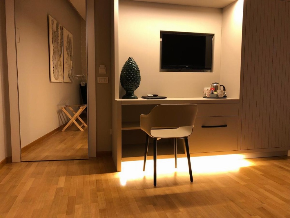 200 ROOMS & TERRACE Image 41